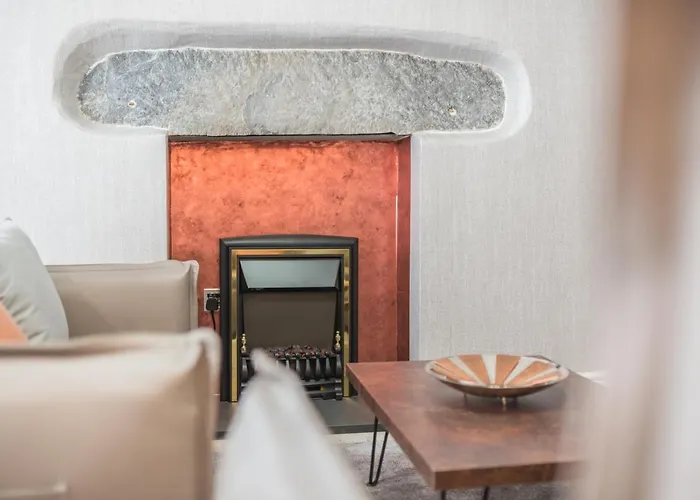 The Old Stamp House Retreat- Three En-suite Bedrooms Village Location