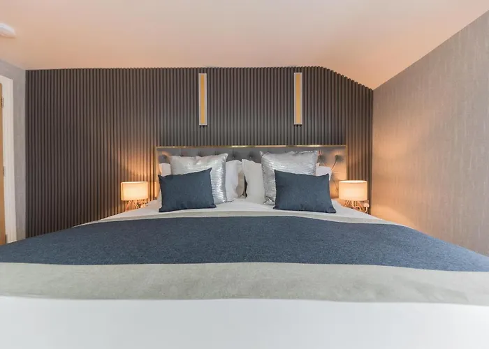 The Old Stamp House Retreat- Three En-suite Bedrooms Village Location * 安布尔塞德