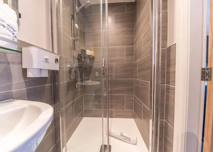 The Old Stamp House Retreat- Three En-suite Bedrooms Village Location