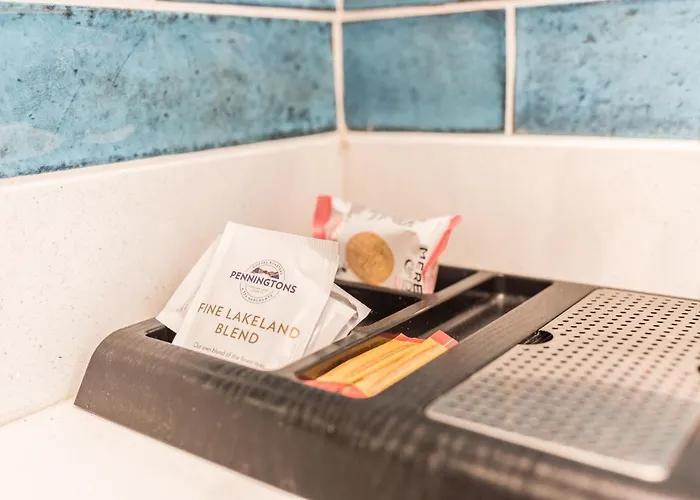 The Old Stamp House Retreat- Three En-suite Bedrooms Village Location 公寓