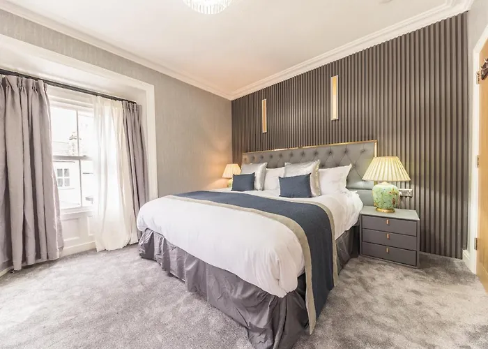 The Old Stamp House Retreat- Three En-suite Bedrooms Village Location