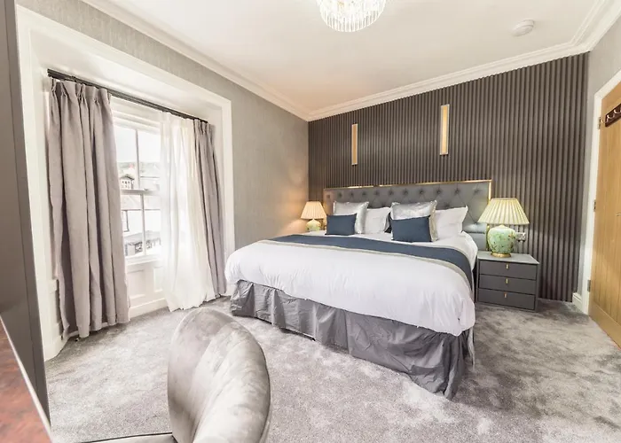 The Old Stamp House Retreat- Three En-suite Bedrooms Village Location 安布尔塞德