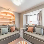 The Old Stamp House Retreat- Three En-suite Bedrooms Village Location Ambleside