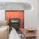 The Old Stamp House Retreat- Three En-suite Bedrooms Village Location