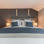 The Old Stamp House Retreat- Three En-suite Bedrooms Village Location * Ambleside