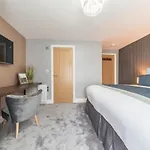 The Old Stamp House Retreat- Three En-suite Bedrooms Village Location Appartement