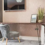 The Old Stamp House Retreat- Three En-suite Bedrooms Village Location Ambleside