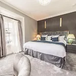 The Old Stamp House Retreat- Three En-suite Bedrooms Village Location Ambleside