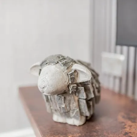 The Old Stamp House Retreat- Three En-suite Bedrooms Village Location *