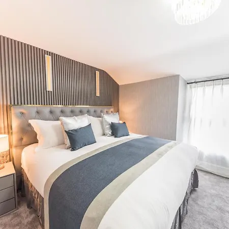 The Old Stamp House Retreat - Three En-Suite Bedrooms With Parking Apartamento