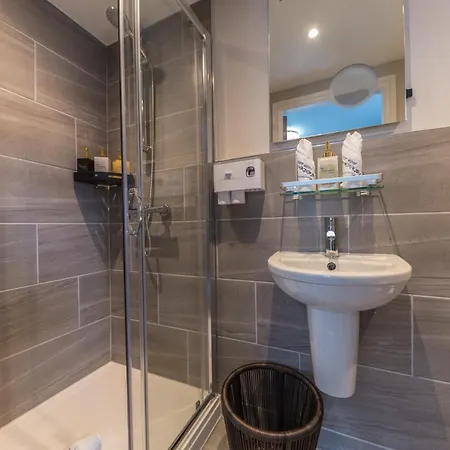 The Old Stamp House Retreat - Three En-Suite Bedrooms With Parking *