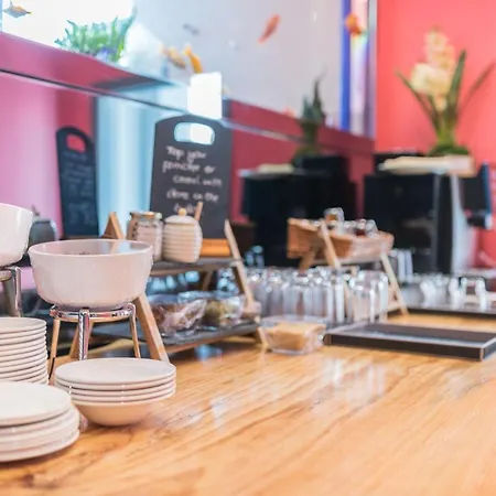 The Old Stamp House Retreat- Three En-suite Bedrooms Village Location Appartement