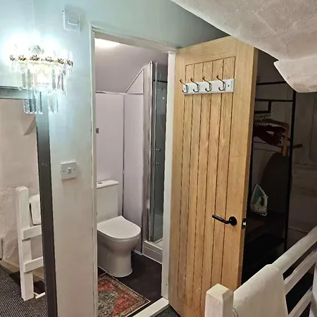 The Old Stamp House Retreat - Three En-Suite Bedrooms With Parking