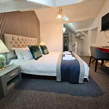 The Old Stamp House Retreat - Three En-Suite Bedrooms With Parking Ambleside