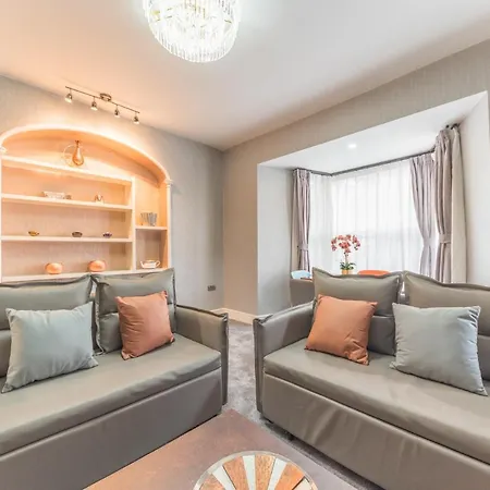 The Old Stamp House Retreat- Three En-suite Bedrooms Village Location Ambleside