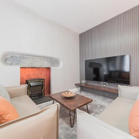 The Old Stamp House Apartment- Three En-suite Bedrooms Village Location * Ambleside