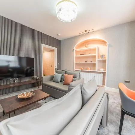 The Old Stamp House Apartment- Three En-suite Bedrooms Village Location * Ambleside