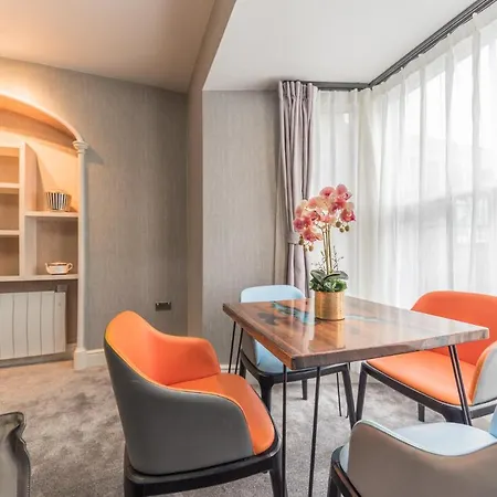 The Old Stamp House Apartment- Three En-suite Bedrooms Village Location