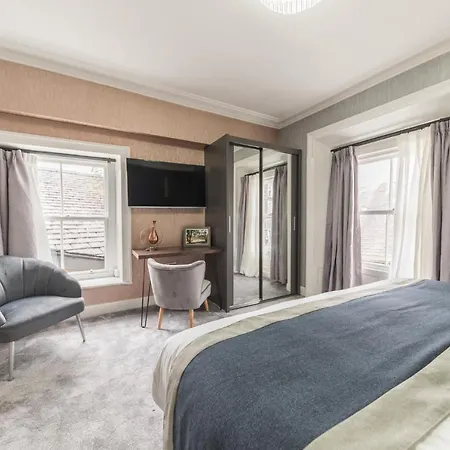 The Old Stamp House Apartment- Three En-suite Bedrooms Village Location Ambleside