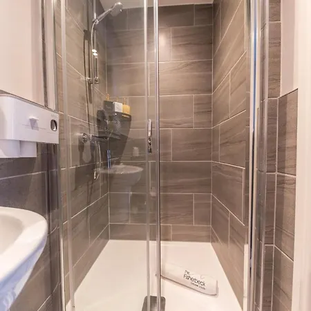 The Old Stamp House Apartment- Three En-suite Bedrooms Village Location