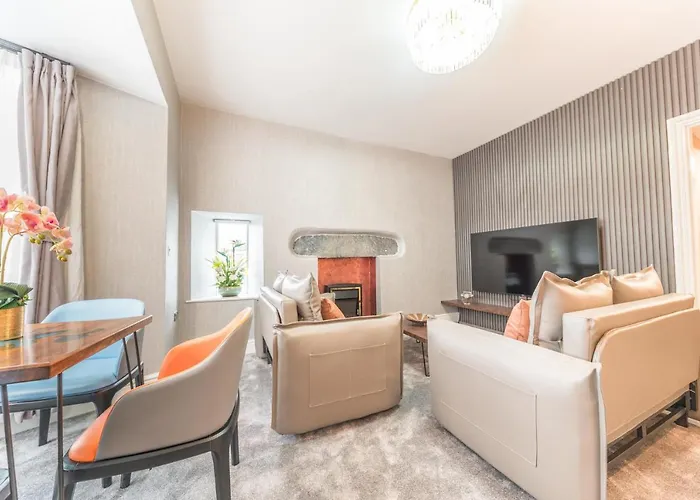 The Old Stamp House Retreat- Three En-suite Bedrooms Village Location * Ambleside