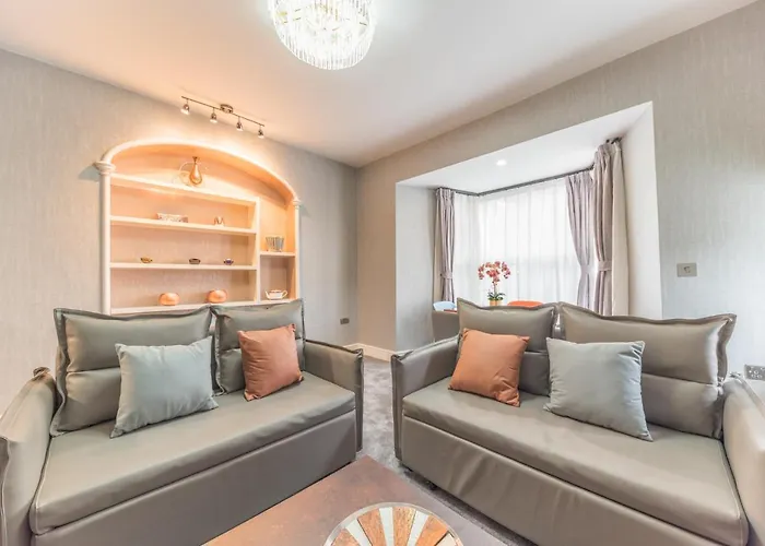 The Old Stamp House Retreat- Three En-suite Bedrooms Village Location Ambleside