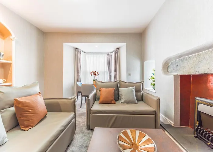 Apartment The Old Stamp House Retreat- Three En-suite Bedrooms Village Location *