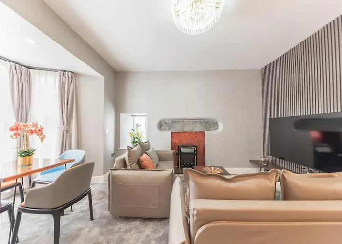 The Old Stamp House Retreat- Three En-suite Bedrooms Village Location * Ambleside