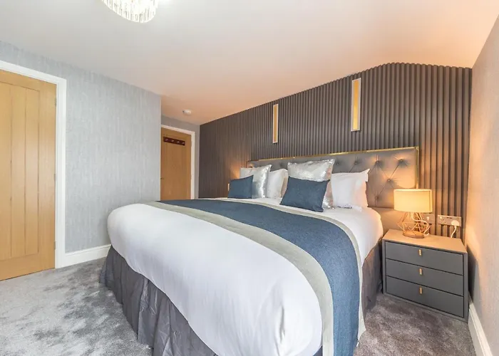 Apartment The Old Stamp House Retreat- Three En-suite Bedrooms Village Location *