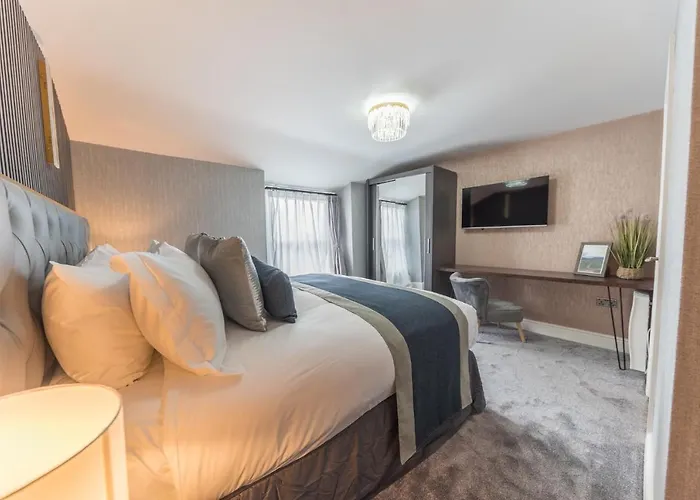 Apartment The Old Stamp House Retreat- Three En-suite Bedrooms Village Location