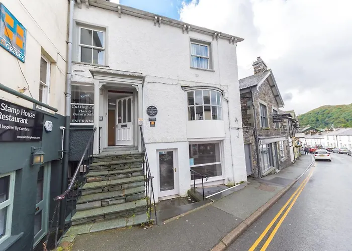 The Old Stamp House Retreat- Three En-suite Bedrooms Village Location Apartment *