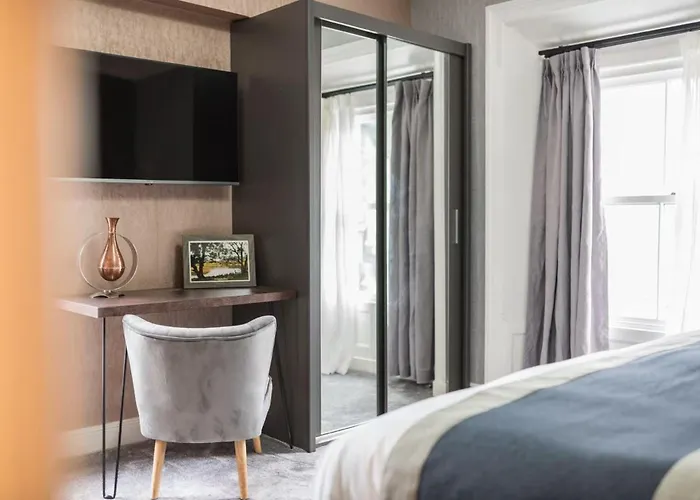 Apartment The Old Stamp House Retreat- Three En-suite Bedrooms Village Location